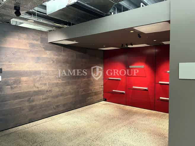 237M² OFFICE WITH MODERN INDUSTRIAL CHARACTER
