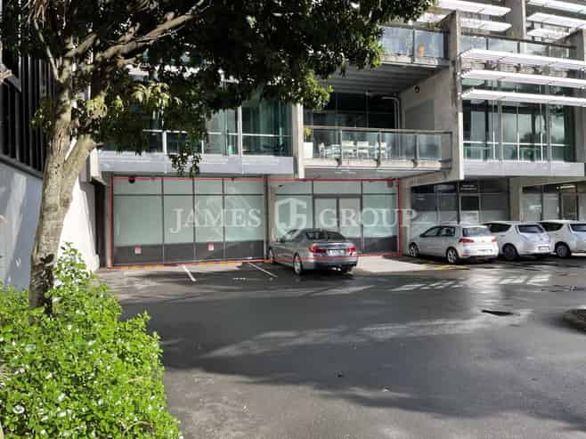 237M² OFFICE WITH MODERN INDUSTRIAL CHARACTER