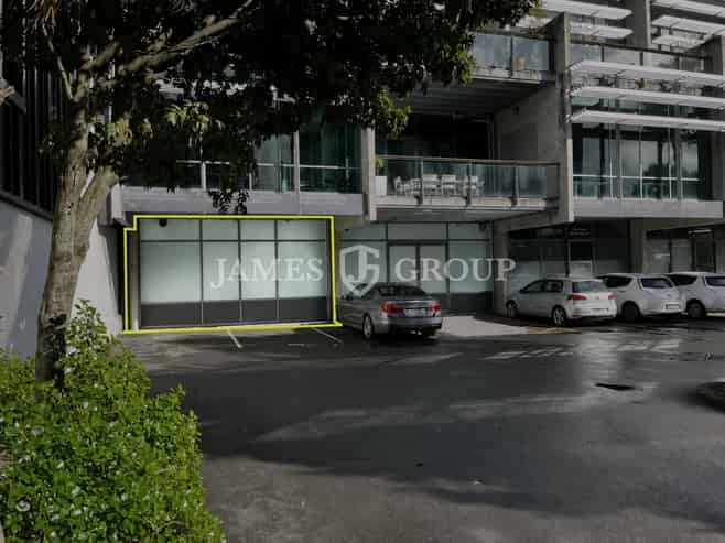 237M² OFFICE WITH MODERN INDUSTRIAL CHARACTER
