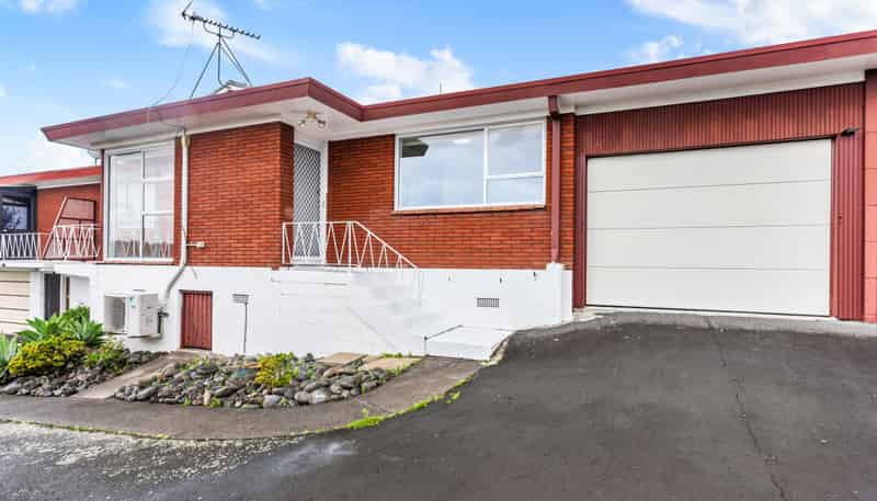 2/127 White Swan Road, Mount Roskill