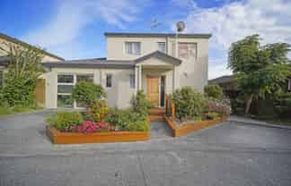 2/16 Costar Place, Wiri