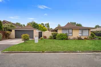 49 Yellowstone Crescent, Burwood