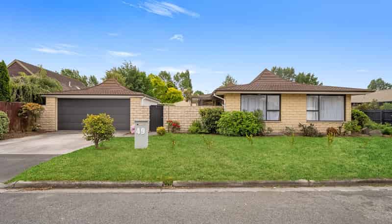 49 Yellowstone Crescent, Burwood