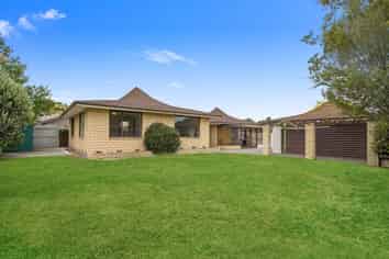 49 Yellowstone Crescent, Burwood