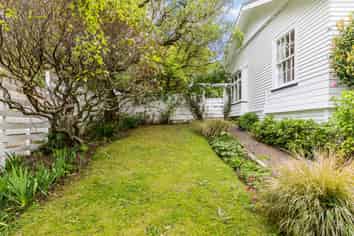 16 Newcombe Crescent, Karori