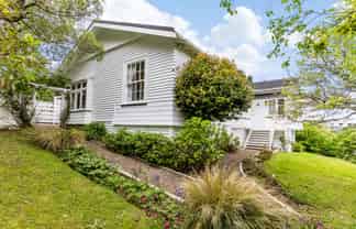 16 Newcombe Crescent, Karori