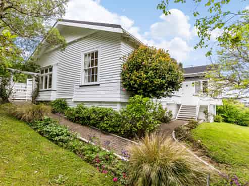 16 Newcombe Crescent, Karori