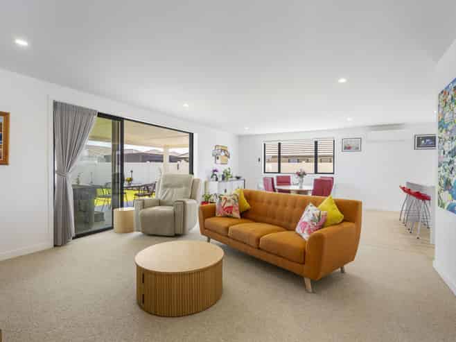 8 Te Taniwha Road, One Tree Point