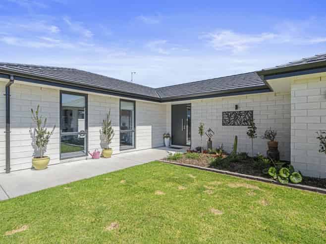 8 Te Taniwha Road, One Tree Point