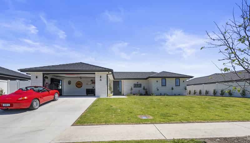 8 Te Taniwha Road, One Tree Point