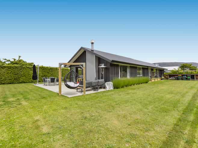 10 Rifleman Street, Albert Town