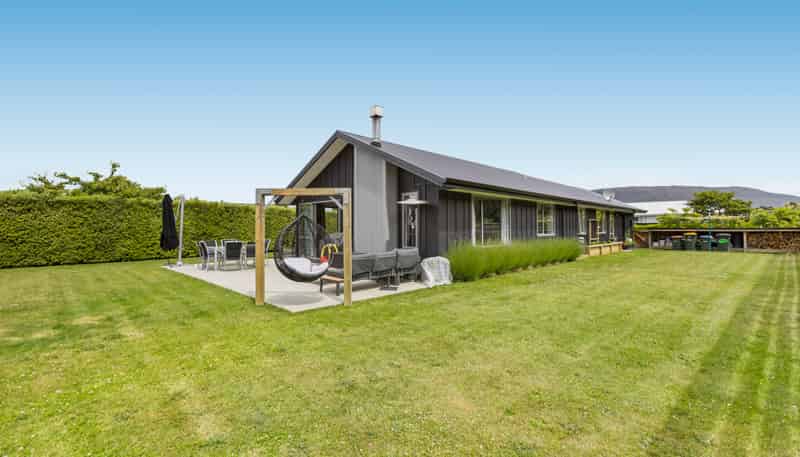 10 Rifleman Street, Albert Town