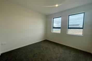 4/15 Holland Avenue, Point England