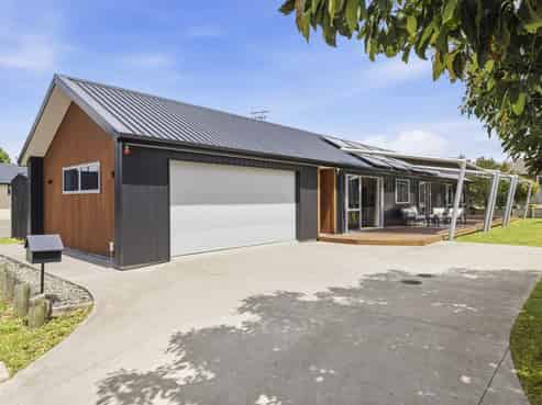 14 Gabriela Close, Pyes Pa