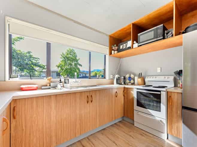 8 Charlotte Lane, Brightwater