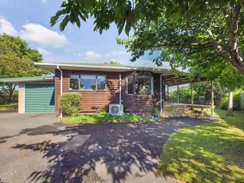 8 Charlotte Lane, Brightwater