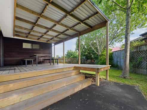 8 Charlotte Lane, Brightwater