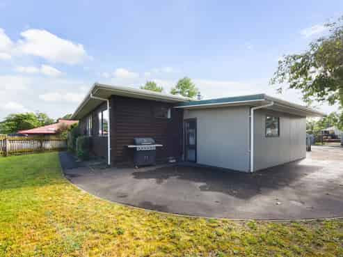 8 Charlotte Lane, Brightwater