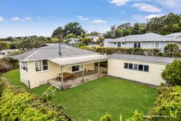 11 Beazley Ave, Paparangi