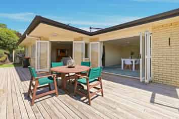 111 Sapphire Drive, Hairini