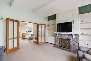 42 Maltby Avenue, West End