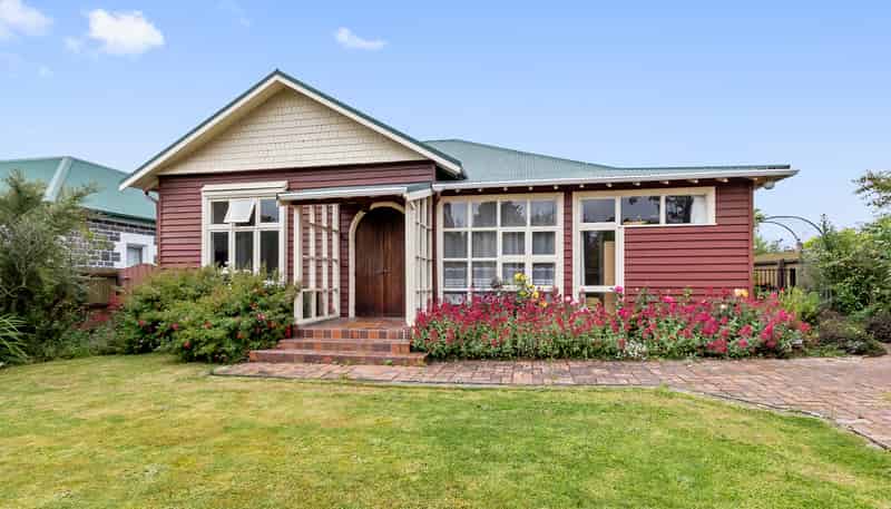 42 Maltby Avenue, West End