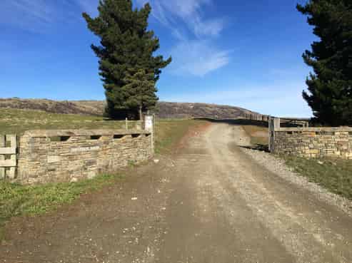 5582 Wedderburn-Becks Road and 755-971 Linnburn Runs Ro, Hills Creek