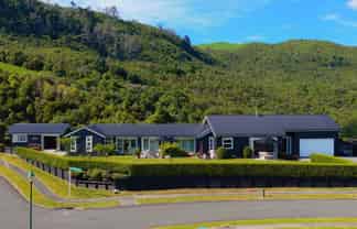 1 Peregrine Place, Kinloch