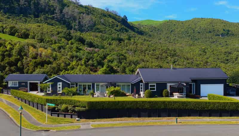 1 Peregrine Place, Kinloch