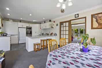 136 Bird Road, Stratford