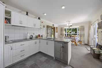 136 Bird Road, Stratford