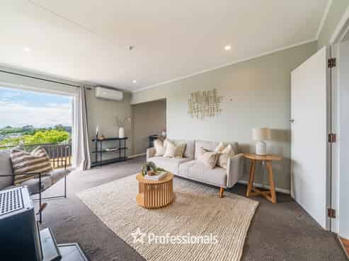 26 Jane Grove, Paparangi