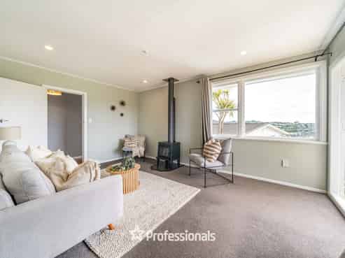 26 Jane Grove, Paparangi