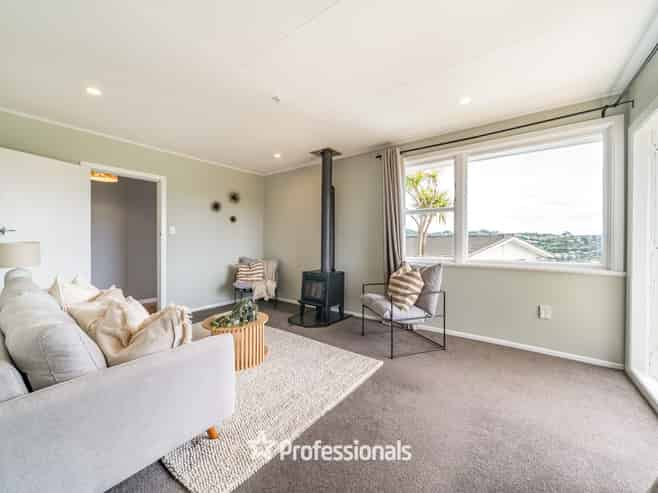 26 Jane Grove, Paparangi