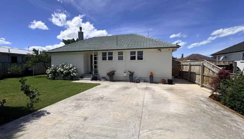 735 Ngaio Street, Mahora