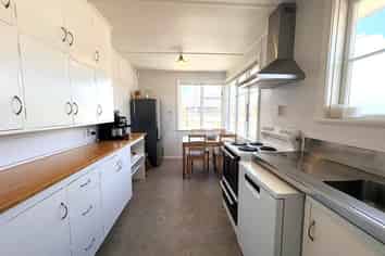 735 Ngaio Street, Mahora