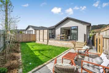 2/5 Westminster Road, Wainuiomata