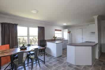 1000 Gordon Road, Raureka