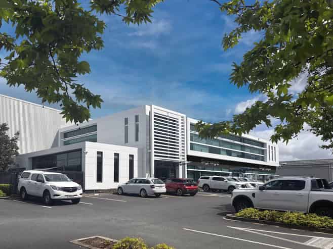 QUALITY OFFICE WITH 25 CAR PARKS
