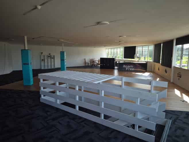 Be Seen By Thousands Every Day!