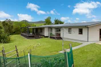 1214 Oruru Road, Peria