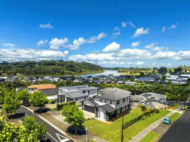 2 Tauwaka Crescent, Riverhead