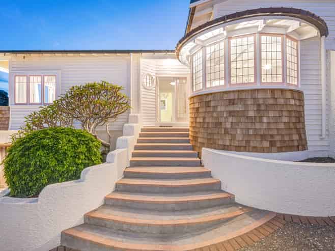 6 Seabreeze Road, Narrow Neck