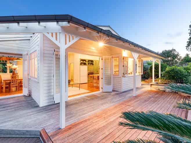 6 Seabreeze Road, Narrow Neck