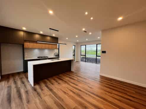 10 Kobe Street, Karaka