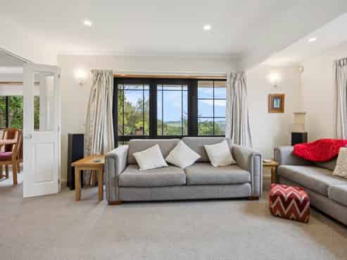 31 Attwood Road, Paremoremo