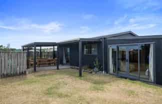 16 Te Kiri Street, Himatangi Beach