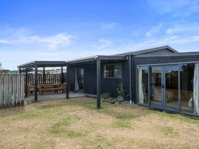 16 Te Kiri Street, Himatangi Beach