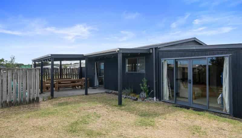 16 Te Kiri Street, Himatangi Beach