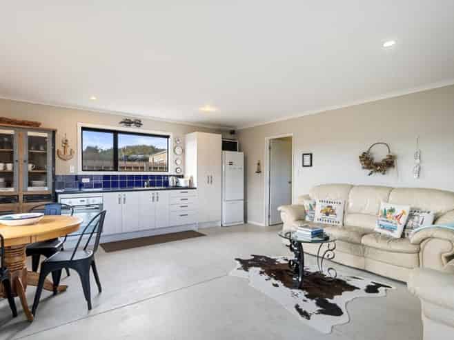 16 Te Kiri Street, Himatangi Beach